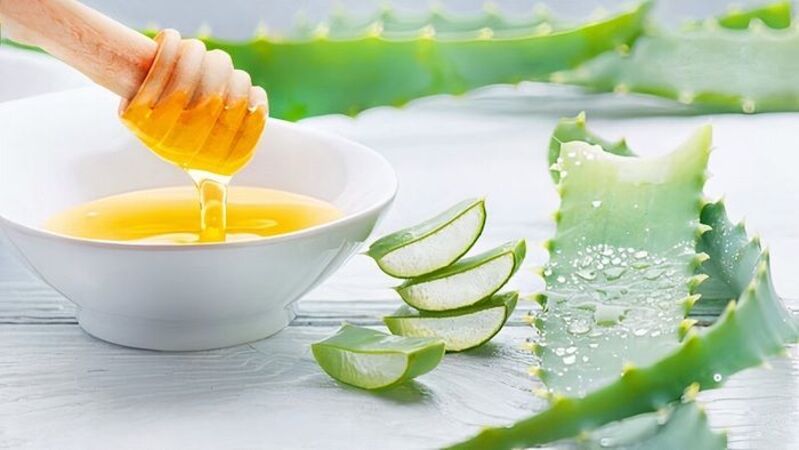 Nha đam, mật ong và sữa chua có thể hỗ trợ làm dịu, cấp ẩm và giúp da sáng mịn hơn. 