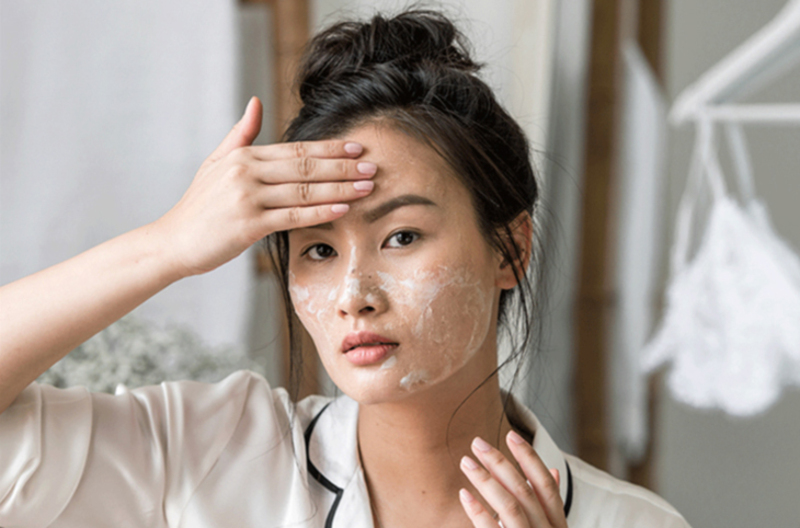 Mỗi tuần, bạn có thể tẩy tế bào chết nhẹ tù 1 đến 2 lần nếu da khỏe