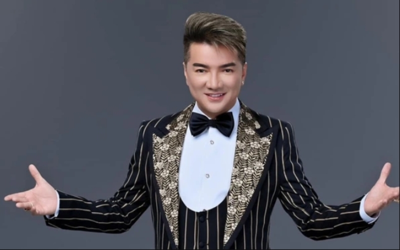 Ca sĩ Đàm Vĩnh Hưng sinh năm 1971, tên thật là Huỳnh Minh Hưng, có nghệ danh là “Mr. Đàm”