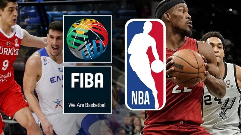 NBA và FIBA đều có 4 hiệp chính, nhưng NBA thi đấu 12 phút mỗi hiệp còn FIBA là 10 phút.