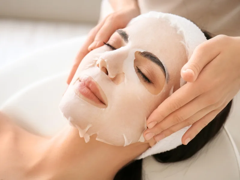 Mặt nạ cấp ẩm giúp da thiếu nước trông mềm mại, căng mịn và dễ chịu hơn sau khi sử dụng.