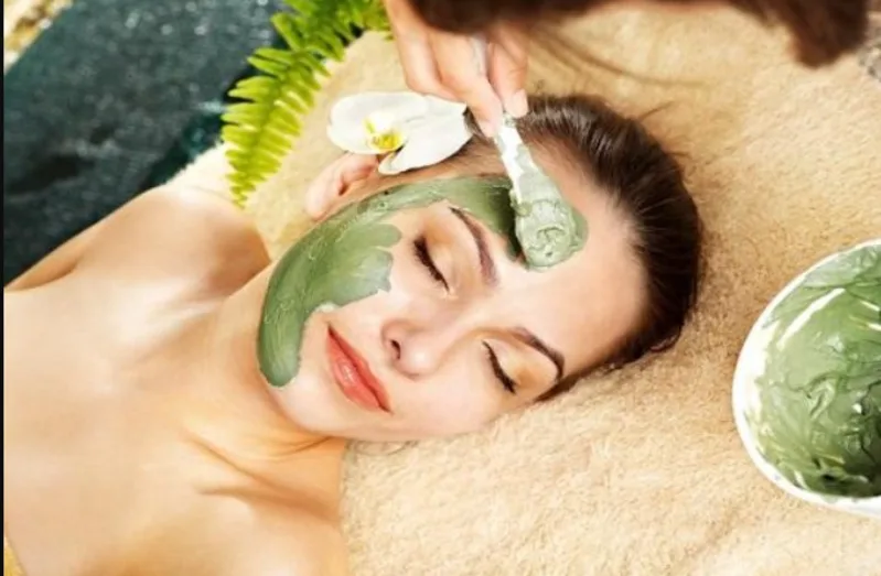 Mặt nạ làm dịu có thể giúp da cảm thấy dễ chịu hơn sau khi ngồi điều hòa, tiếp xúc nắng nhẹ hoặc mệt mỏi sau ngày dài.