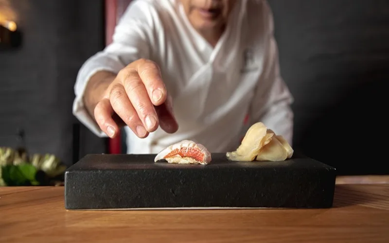 omakase la an gi trai nghiem am thuc giao pho ca trieu bac co xung dang